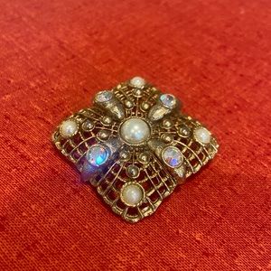 Vintage Gold-tone brooch, faux pearl and rhinestones